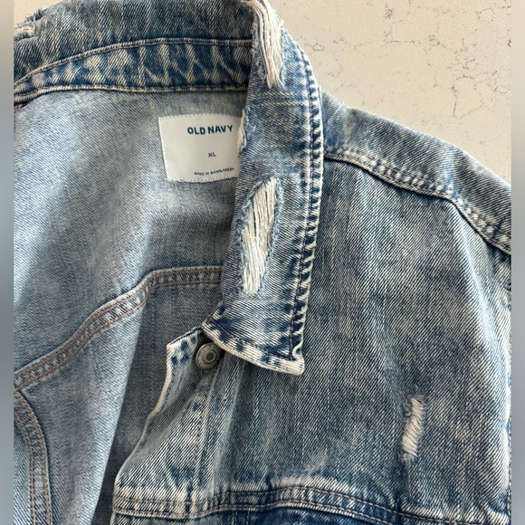 Old Navy distressed Denim Jacket - Picture 3 of 8